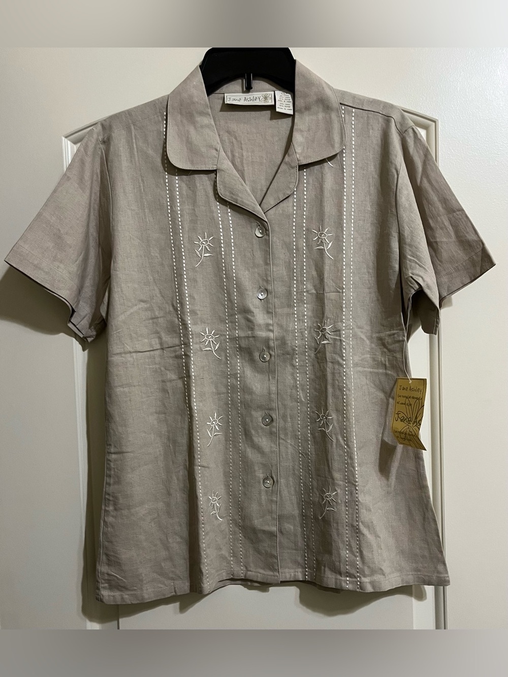 NEW Jane Ashley Taupe Embroidered Linen Blend Front Short Sleeve Shirt Top L